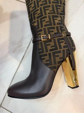 FENDI 105mm Traced Brown Leather Monogram FF Logo Motif Knee High Heel Boots